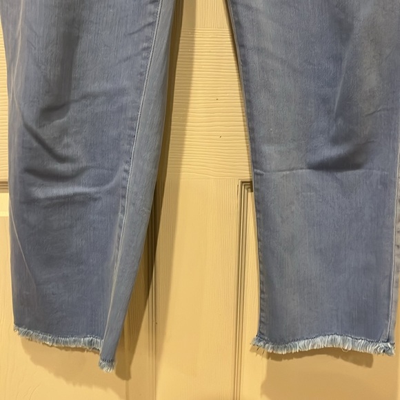 Chicos so slimming girlfriend cropped jeans, size 2 - Picture 3 of 7